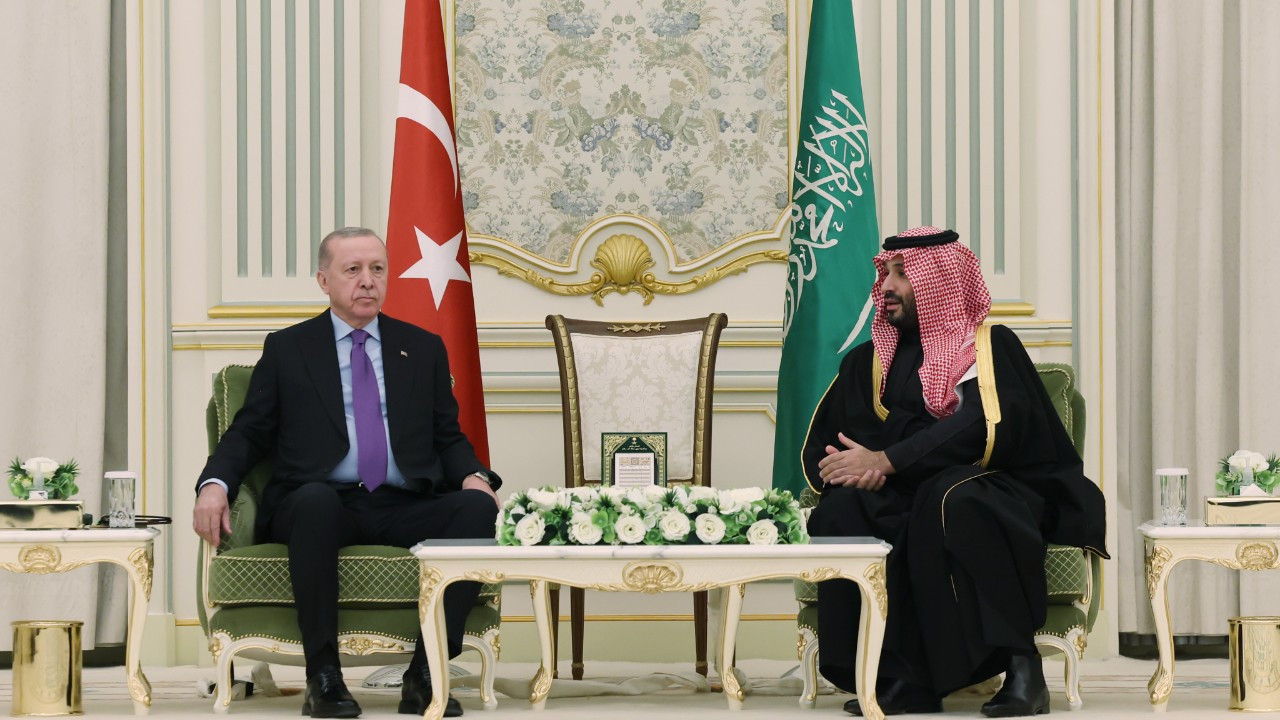 Cumhurbaşkanı Erdoğan, Suudi Arabistan'da! Prens Selman ile bir araya geldi