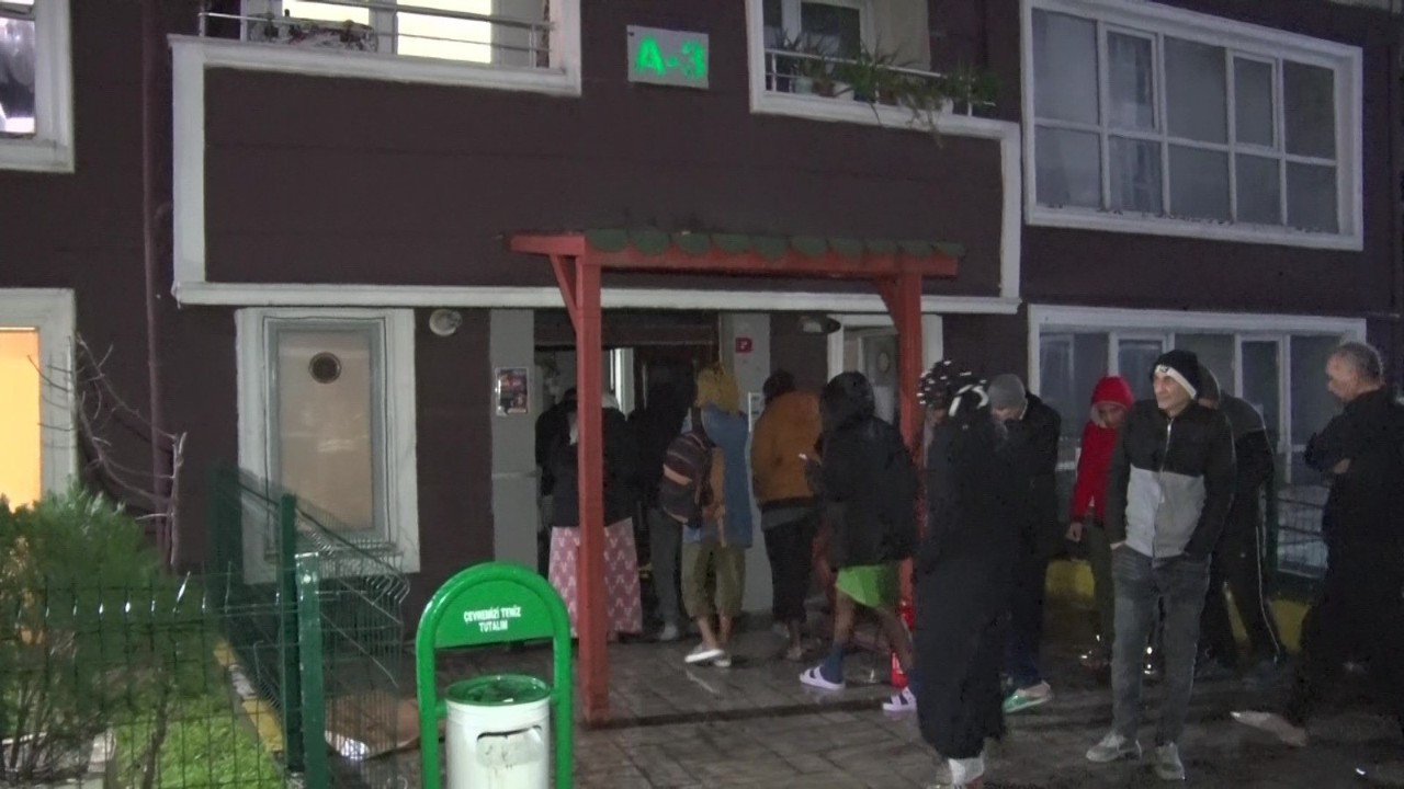 Esenyurt’ta 14 katlı binada yangın paniği