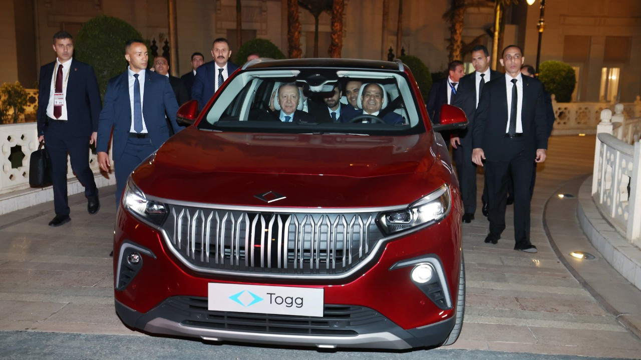 Cumhurbaşkanı Erdoğan, Sisi’ye Togg hediye etti