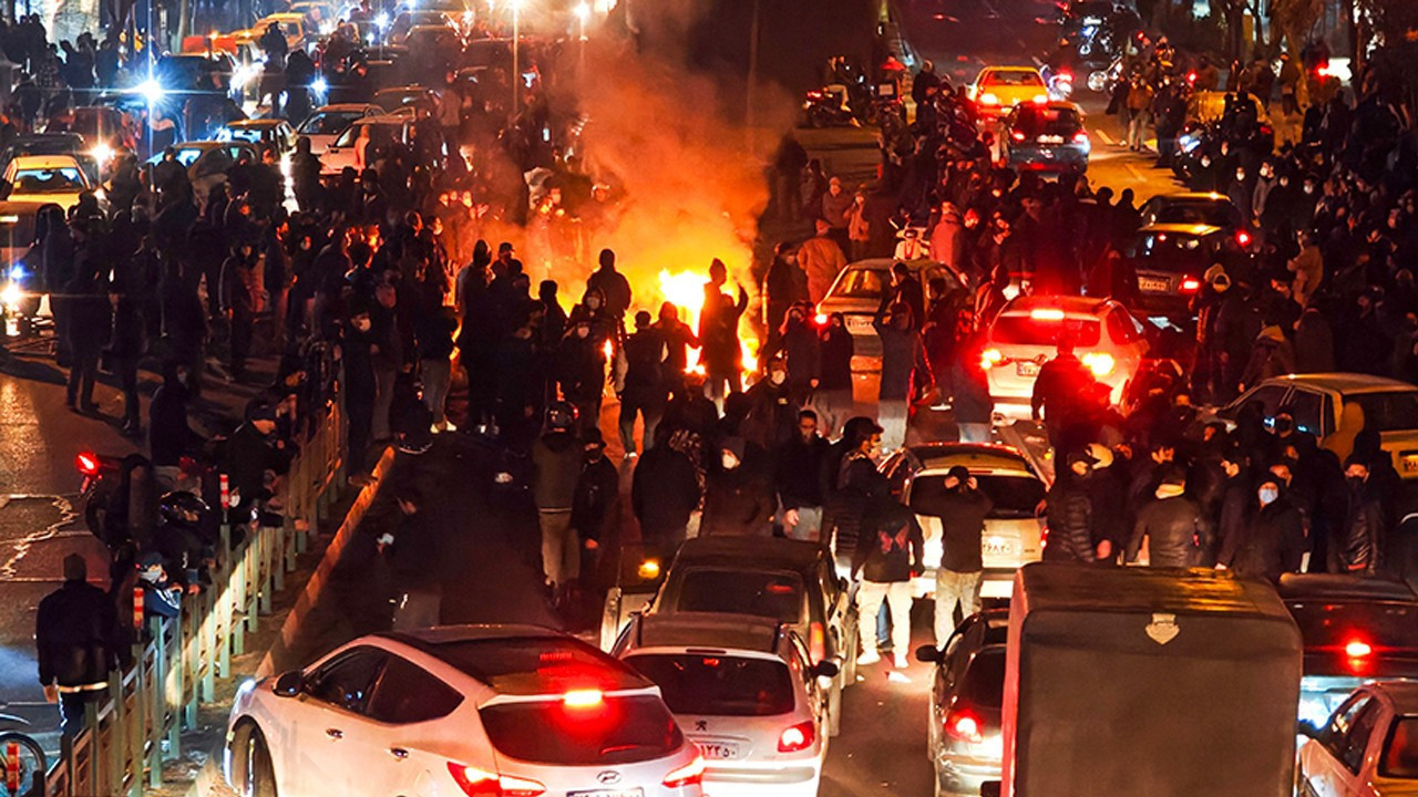 İran'daki protestolarda ölü sayısı artıyor!