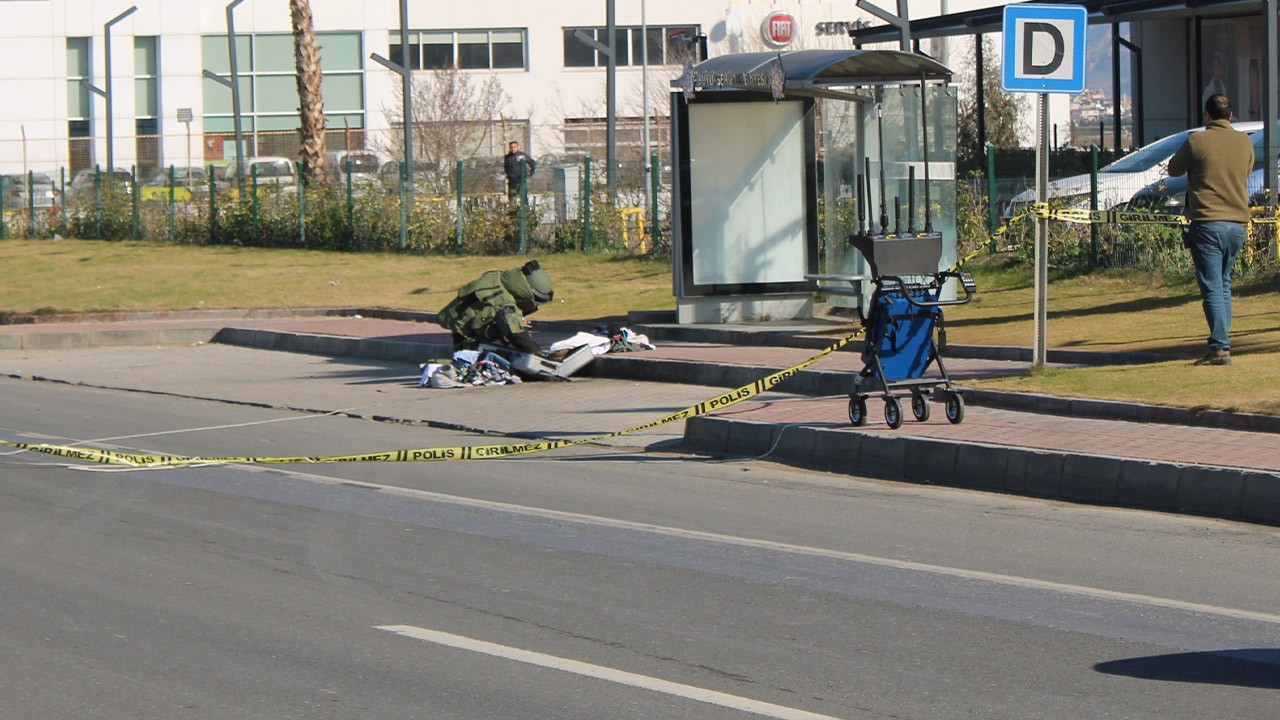 Alışveriş merkezindeki durağa bırakılan şüpheli valiz panik yarattı!