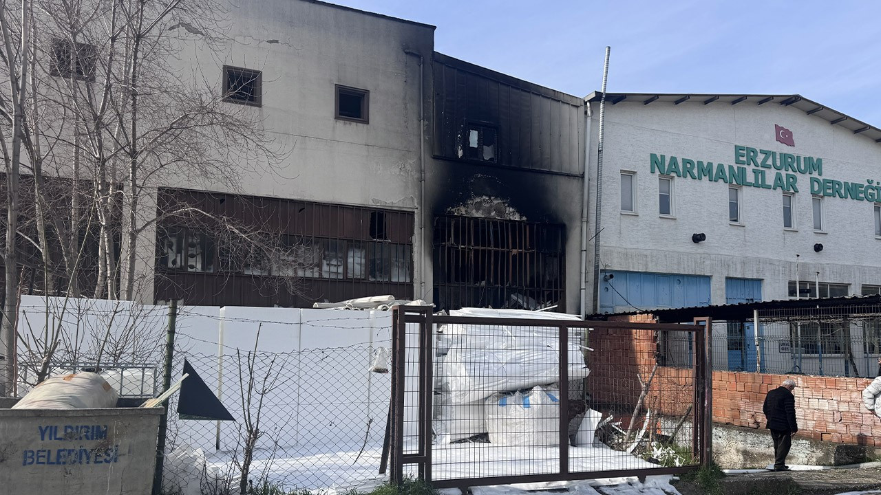 Bursa'da dekoratif yapı malzemeleri üretilen işletmede korkutan yangın!