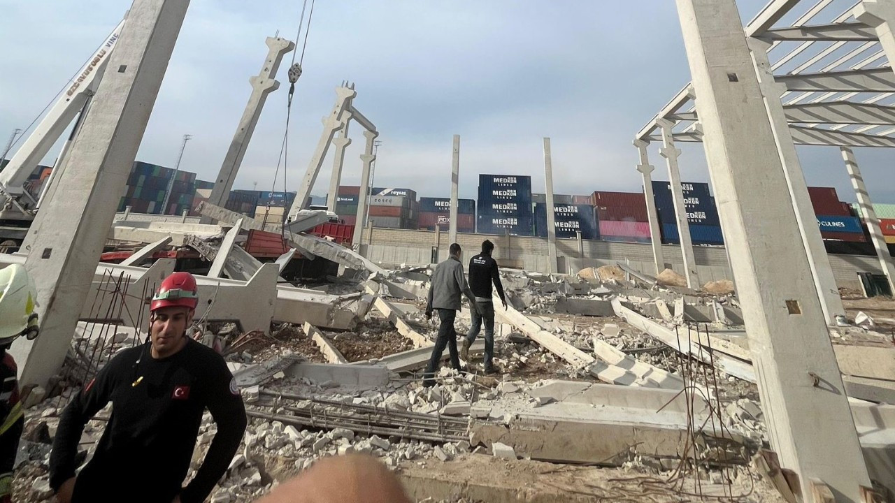 Mersin'de inşaat çöktü! 2'si ağır 3 işçi yaralandı
