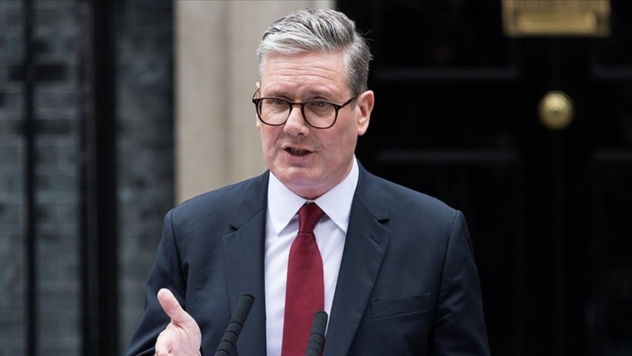 İngiltere siyasetinde Epstein depremi: Starmer özür diledi