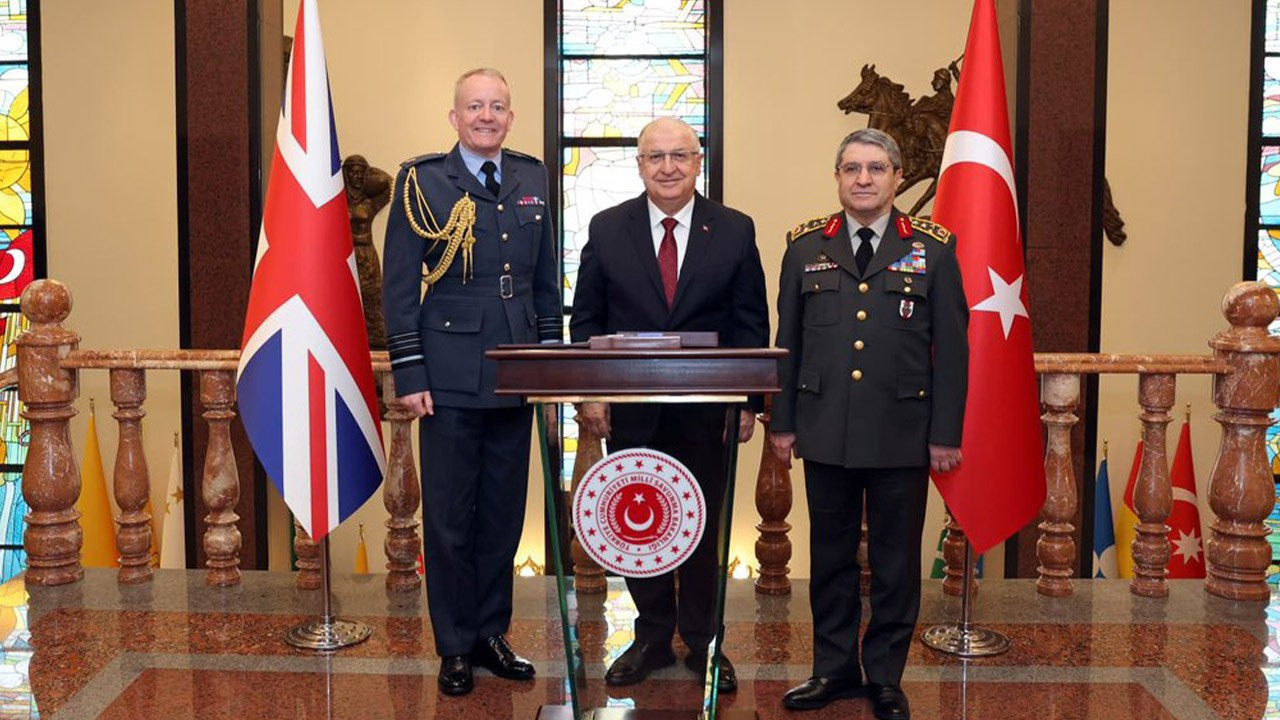 Bakan Güler, Birleşik Krallık Genelkurmay Başkanını kabul etti!