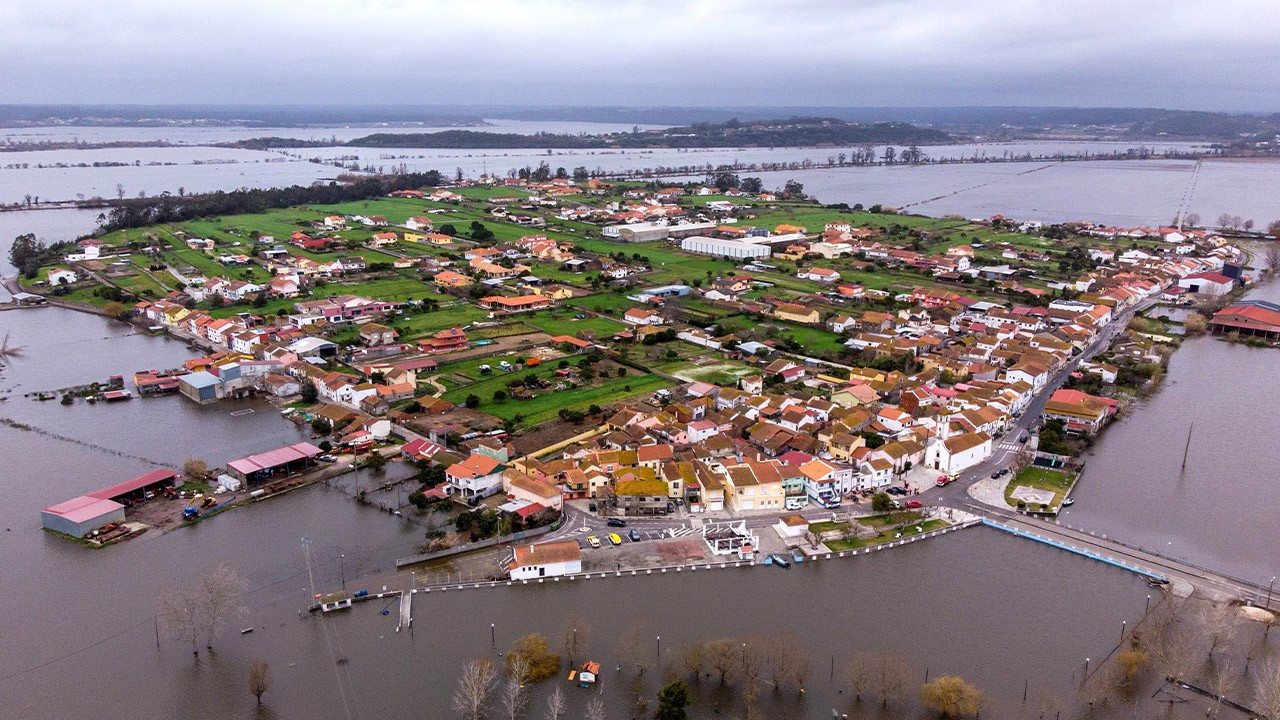 Portekiz'i fırtına vurdu: 1 can kaybı