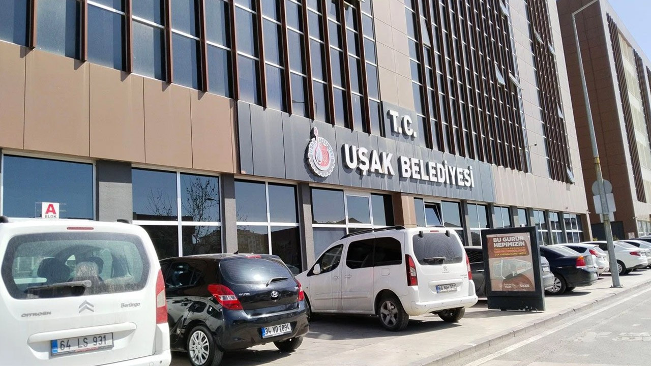 O belediyede vatandaşı azarlayan personelin işine son verildi