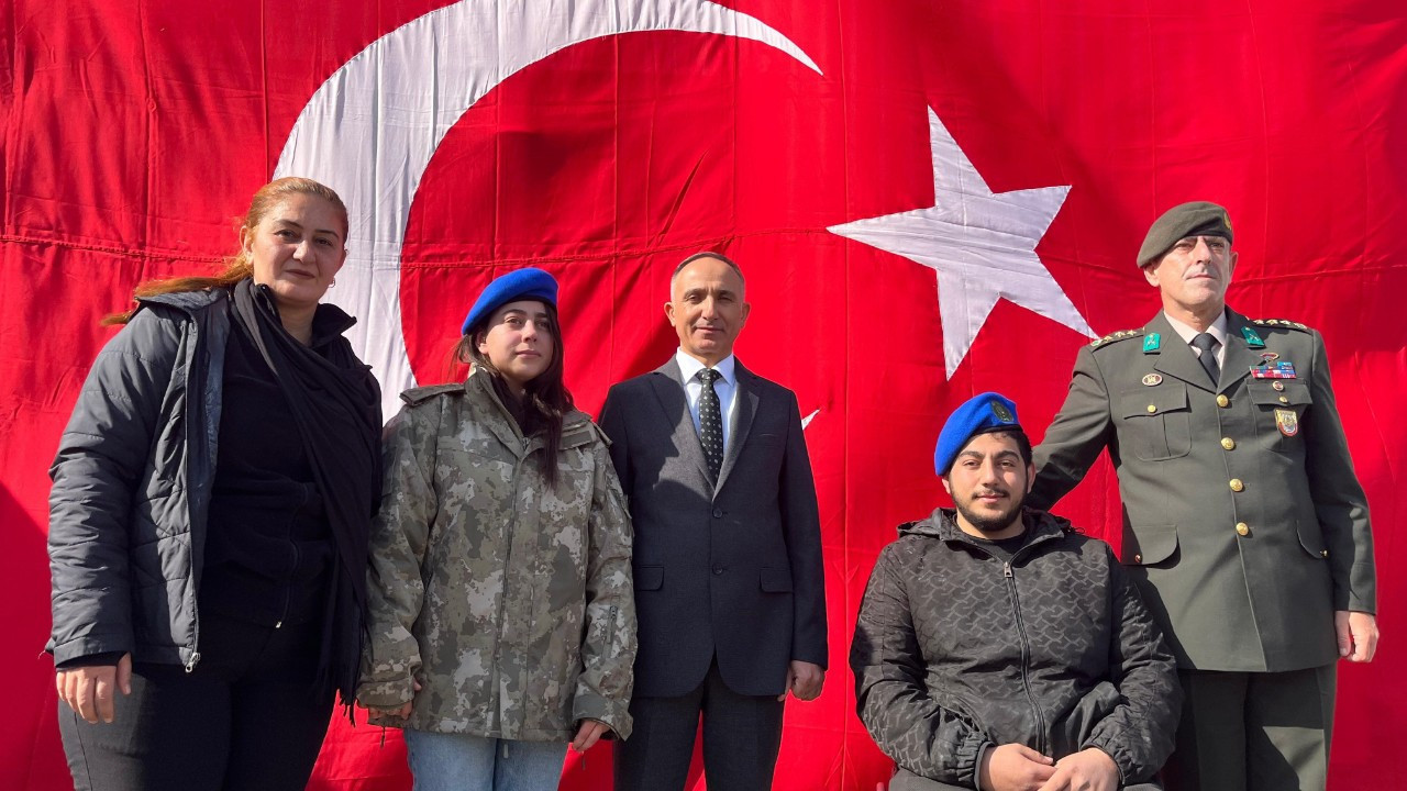 Asrın felaketi: 3 yıldır saklıyordu! Beliz ve Albay Raşit Çelik'ten Türkiye'yi duygulandıran buluşma