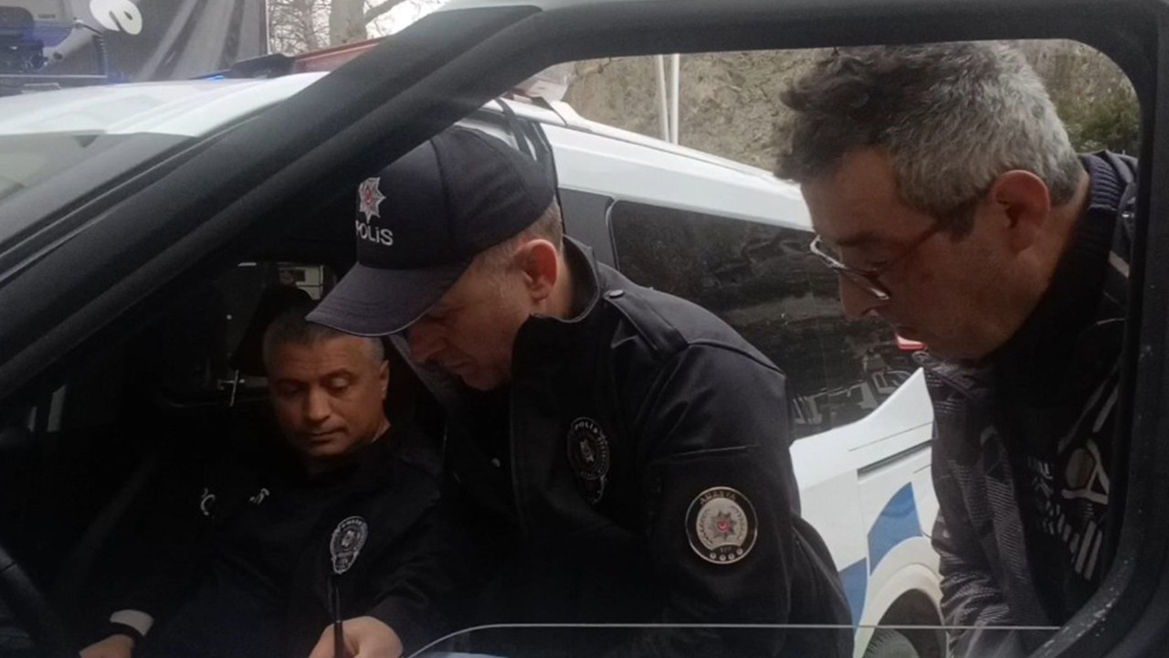 Amasya’da örnek davranış: Bulduğu parayı polise götürdü