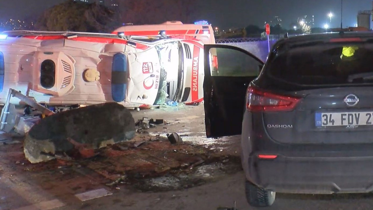 Kartal'da can pazarı! Ambulans ile cip kafa kafaya çarpıştı: Yaralılar var