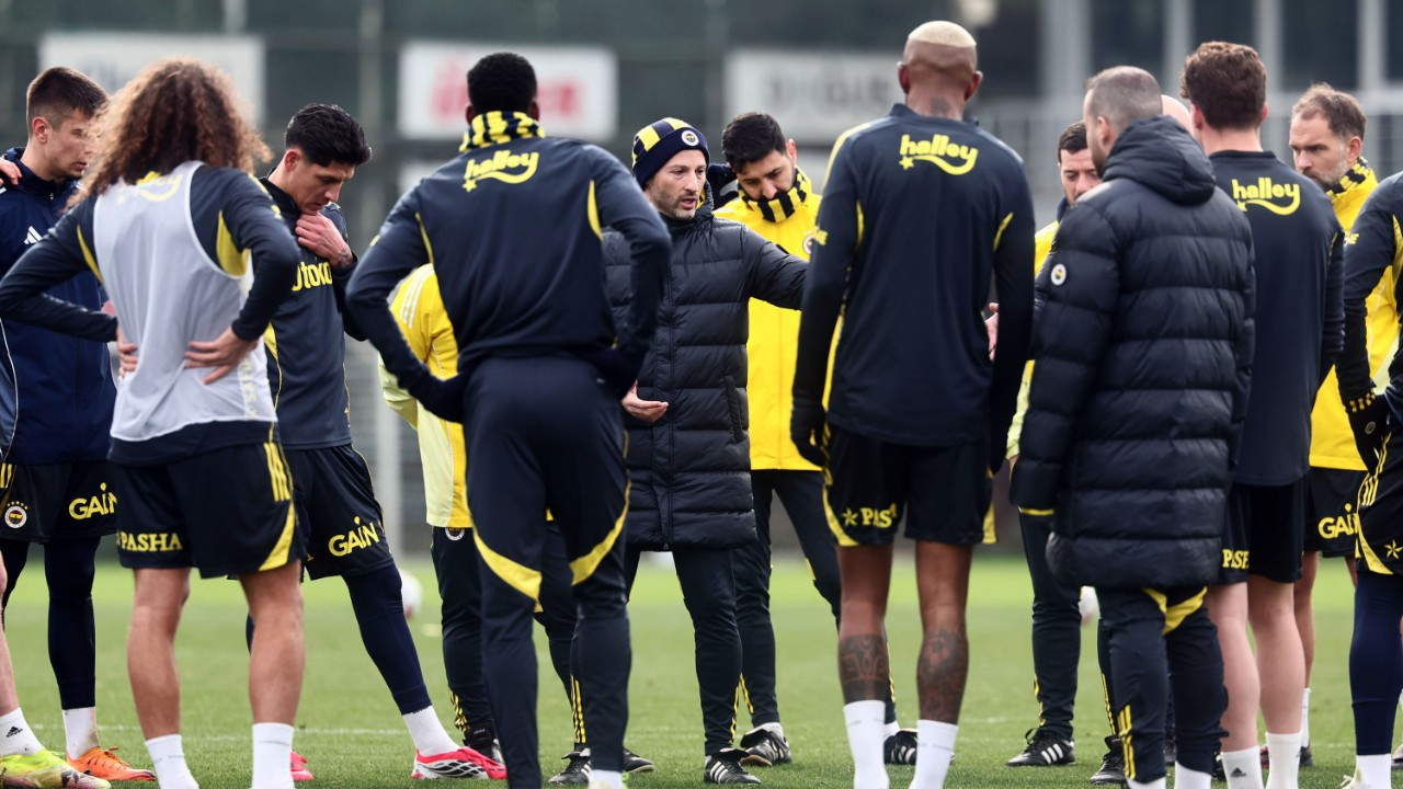 Fenerbahçe taraftarı çok mutlu olacak! Anlaşma tamam! Yıldız futbolcunun sözleşmesi 2 yıl uzatıldı