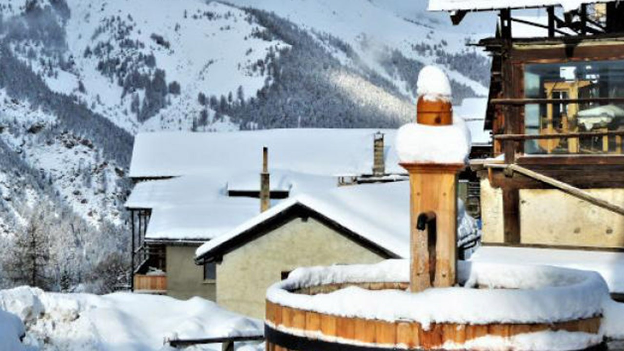 Fransa'da çığ düşmesi nedeniyle 2 kayakçı hayatını kaybetti