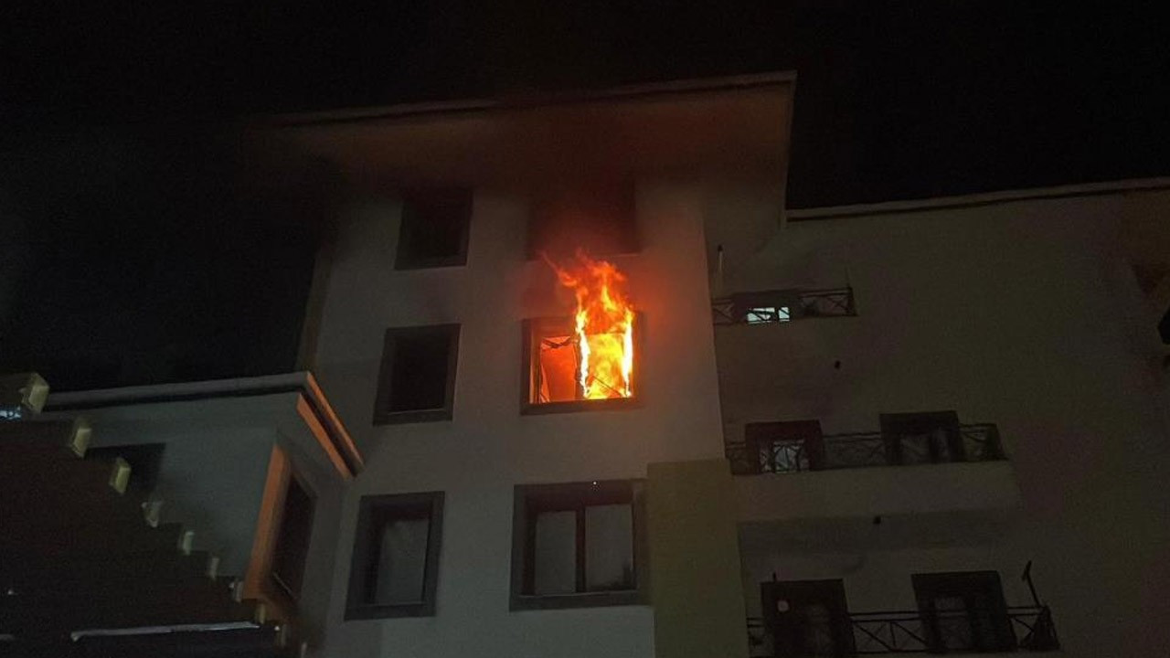 Karaman'da apartmanda can pazarı: Annesine kızdı, evi ateşe verdi