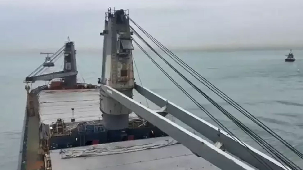 Sarıyer'de karaya oturan gemi kurtarıldı