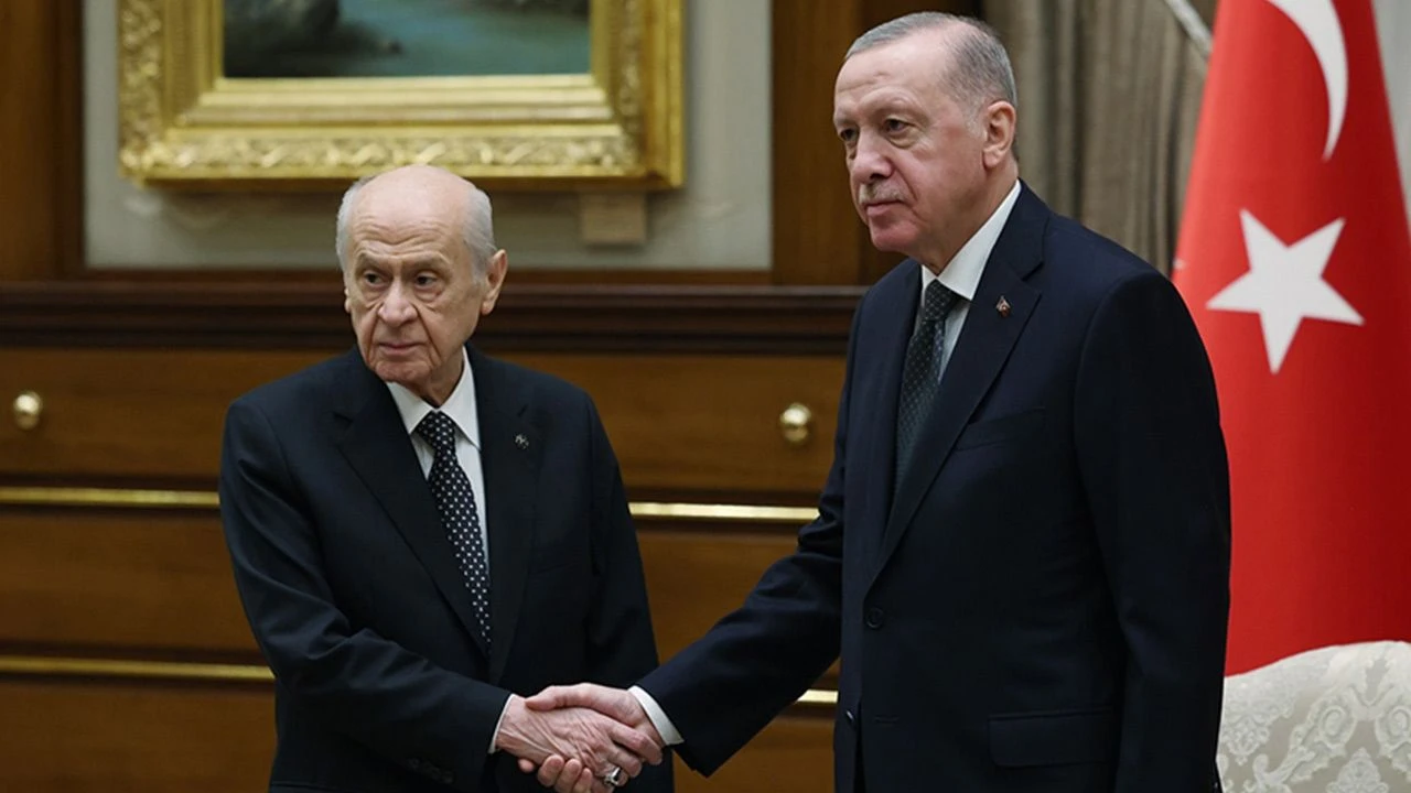 Cumhur İttifakı'nda anlamlı jest: Erdoğan'dan Bahçeli'ye 57'nci yıla özel 57 gül