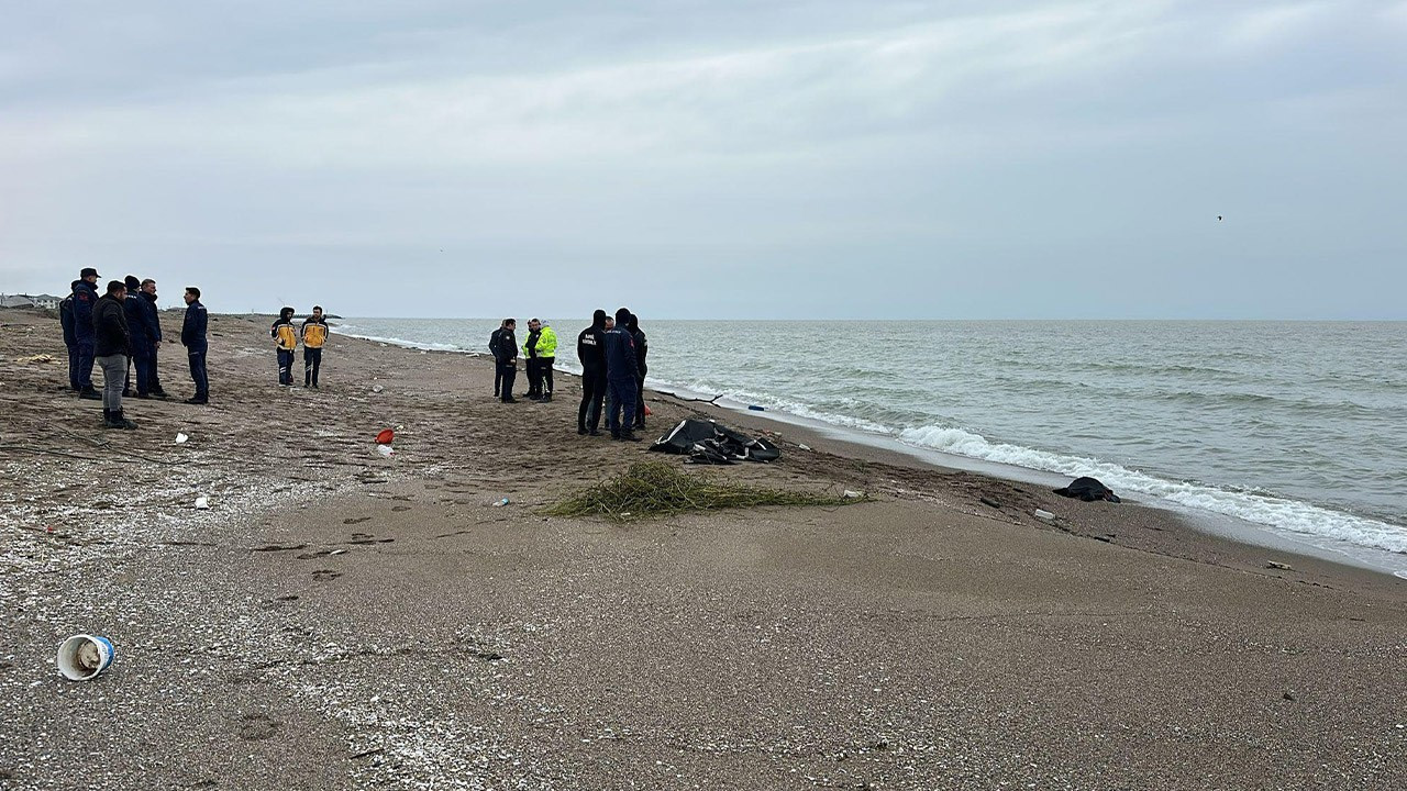 Karasu sahilinde erkek cesedi bulundu