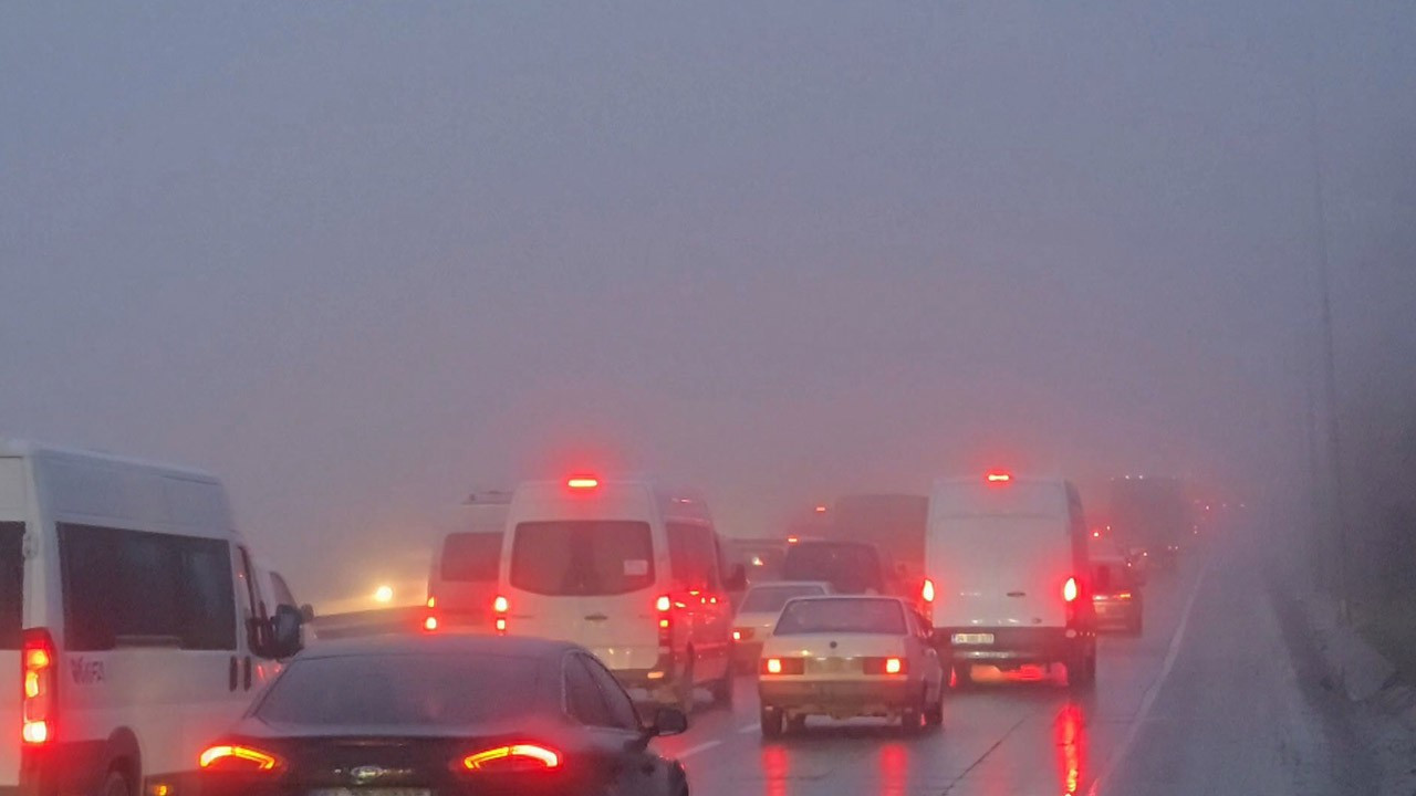 İstanbul'da yağmur ve sis etkili oldu; trafik kilitlendi