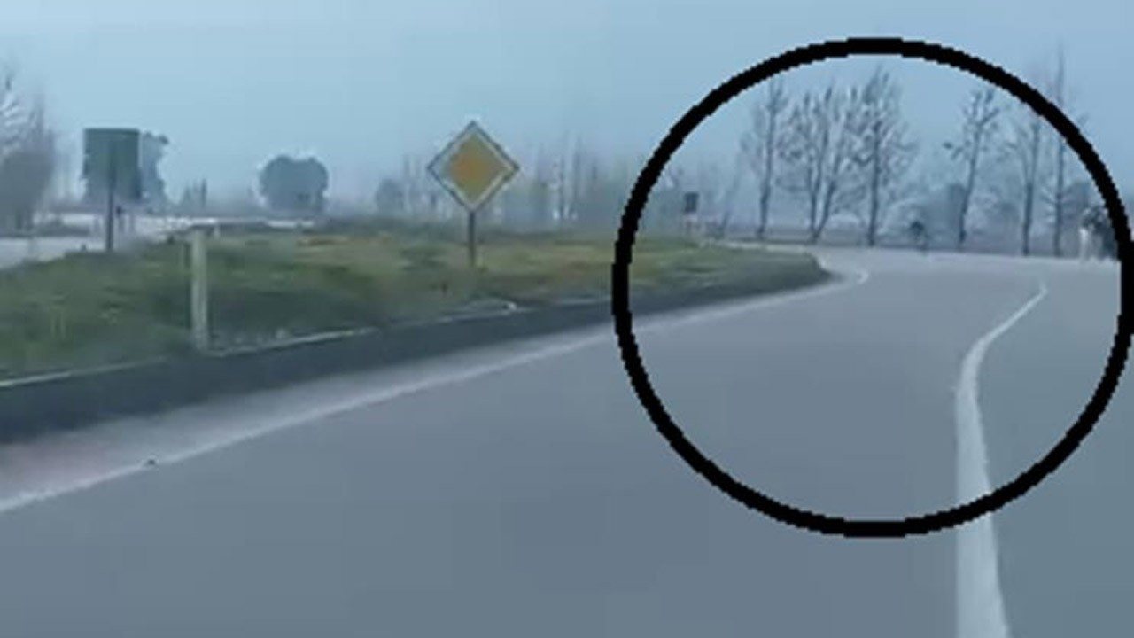 Hatay'da motosiklet sürücüsünün tehlikeli şovu kazayla bitti