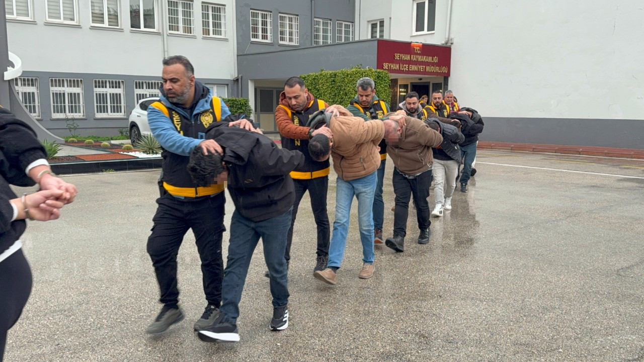 Adana'da film gibi dolandırıcılık! Dublör, sahte kimlik, baskı cihazı...  Kod adları 'Profesör', 'Firavun' ve 'Azad' çıktı