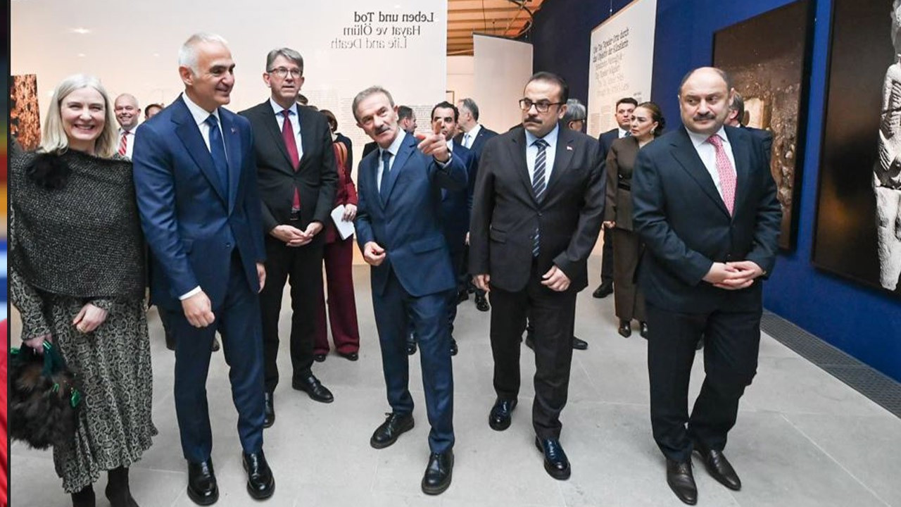 Bakan Ersoy, 12 bin yıllık tarihi Avrupa'nın kalbine taşıdı