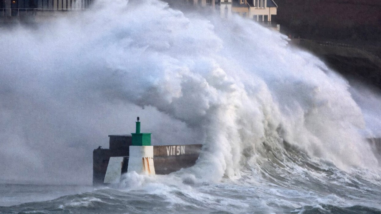 Fransa'da Nils Fırtınası nedeniyle 850 bin hane elektriksiz kaldı