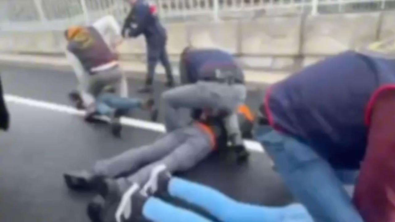 Antalya'da bir film sahnesi! Yüzünü telefona okutup hesaba girdiler: 18 bin euro çektiler