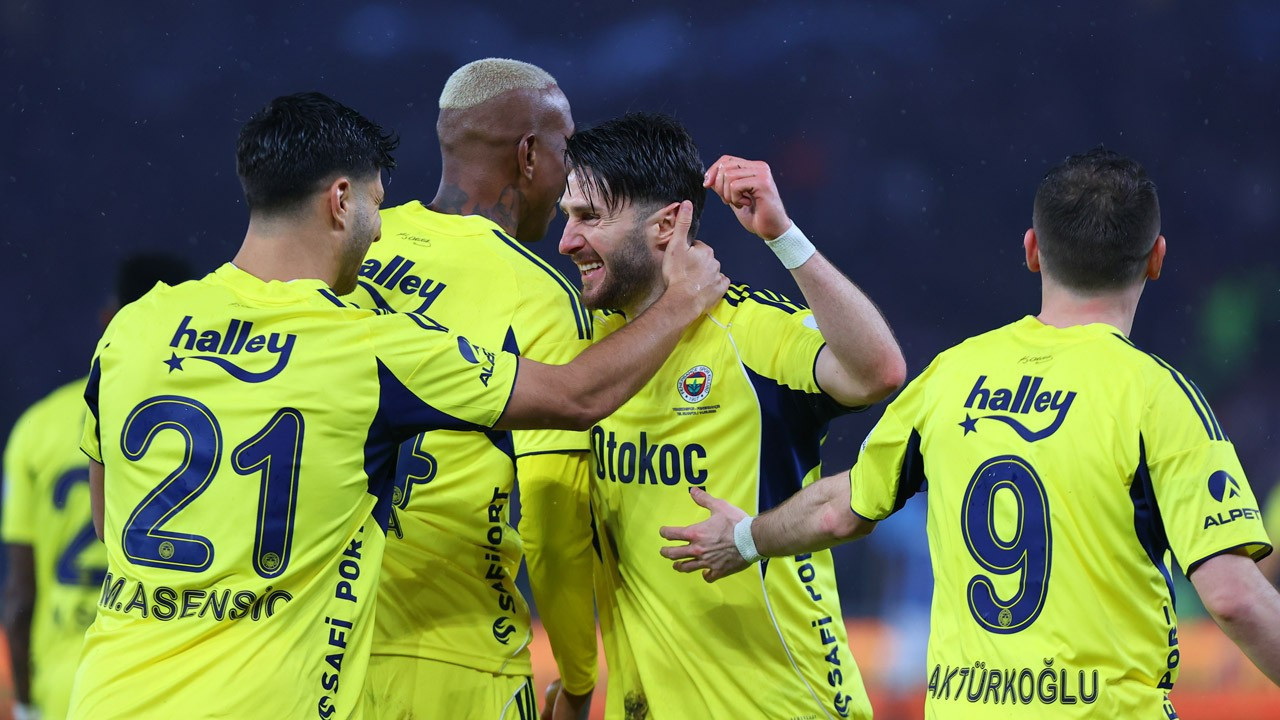 Nefes kesen 5 gollü maç! Fenerbahçe, Trabzonspor'u deplasmanda yendi