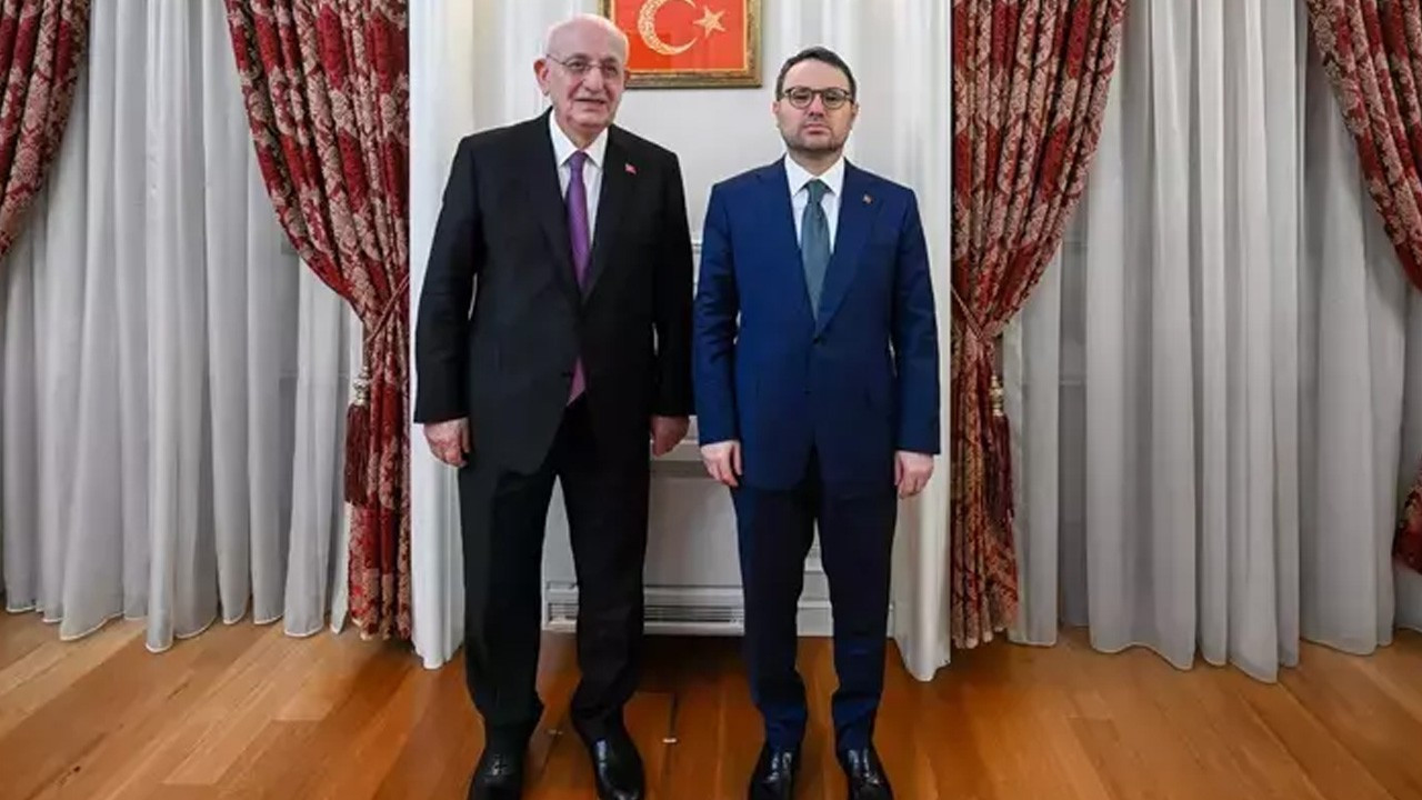 Bakan Gürlek, eski TBMM Başkanı Kahraman ile görüştü