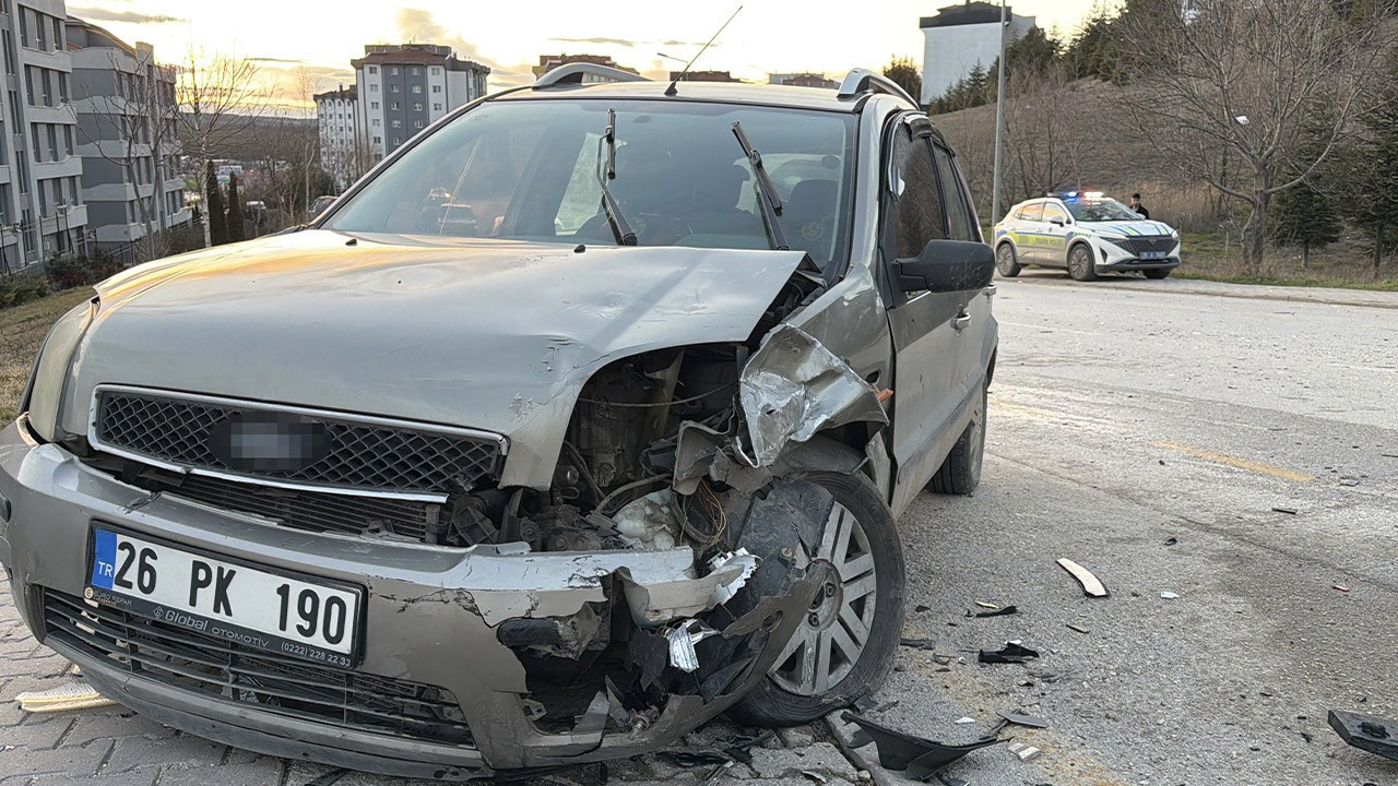 Eskişehir'de zincirleme kaza: 6 kişi yaralandı