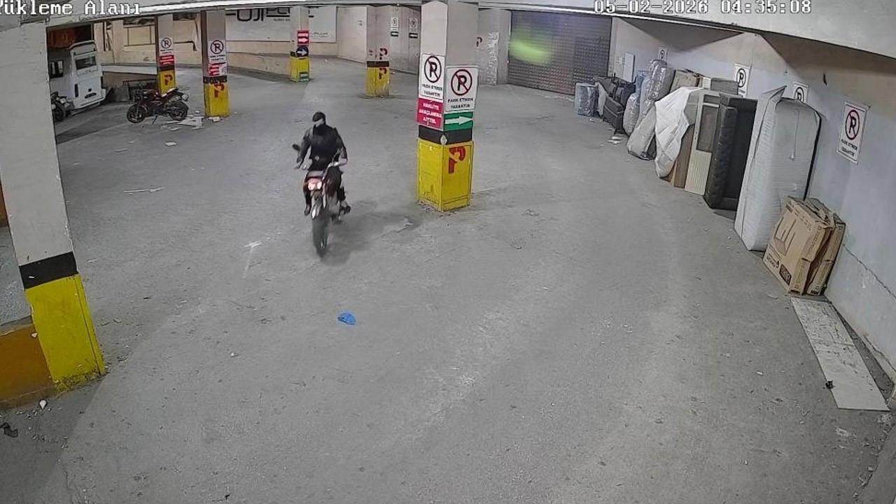 Adana'da motosiklet hırsızları gezerken yakalandı