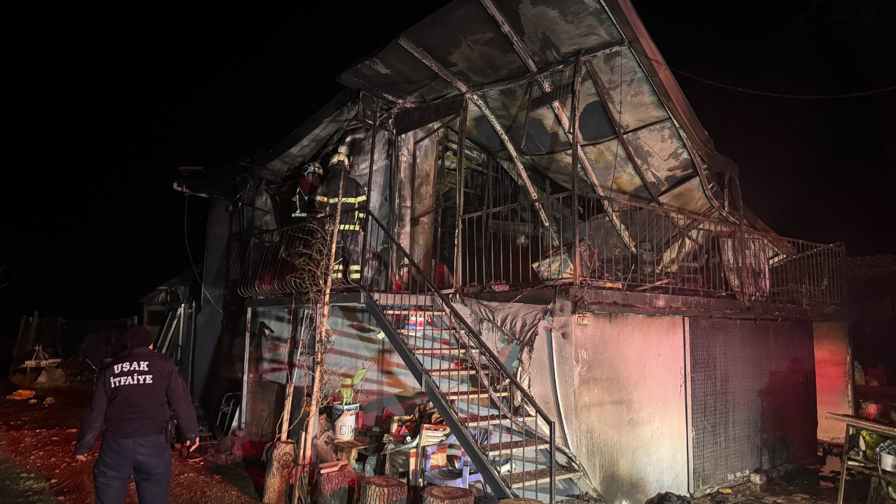 Uşak'ta facia! Prefabrik evde Karı-koca yanarak can verdi