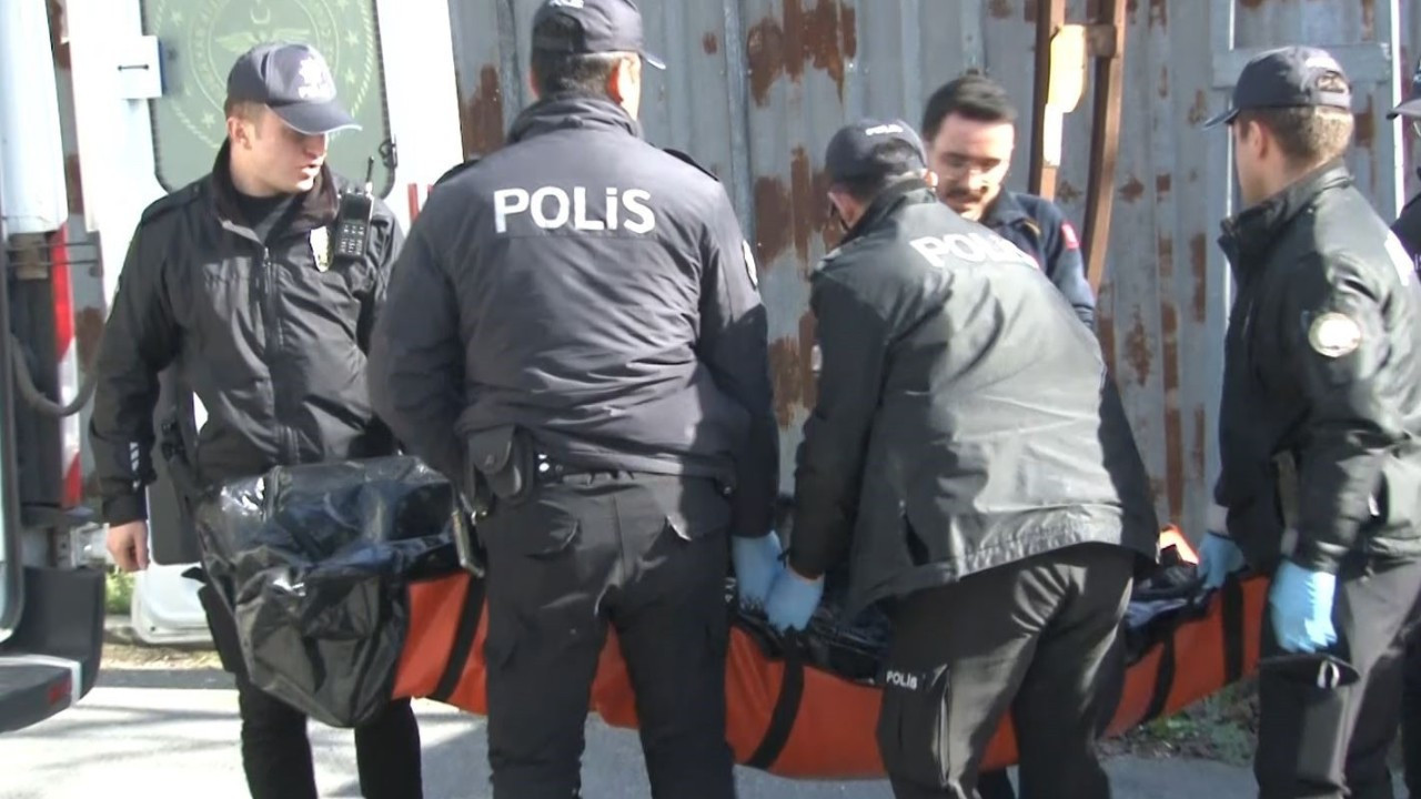 Gaziosmanpaşa’da boş arazide erkek cesedi bulundu