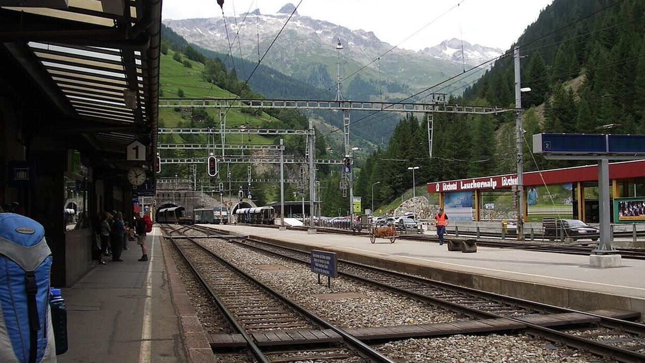 Facianın eşiğinden dönüldü! 80 yolcuyu taşıyan tren raydan çıktı