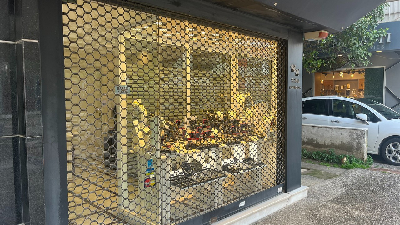 Kuyumcuya silahlı soygun girişimi!