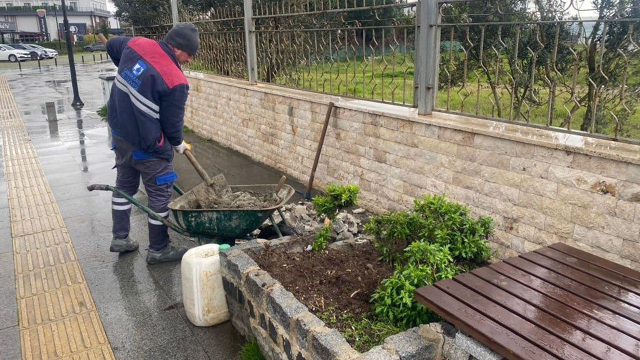 Çanakkale'de fırtınanın hasarı gün ağarınca ortaya çıktı