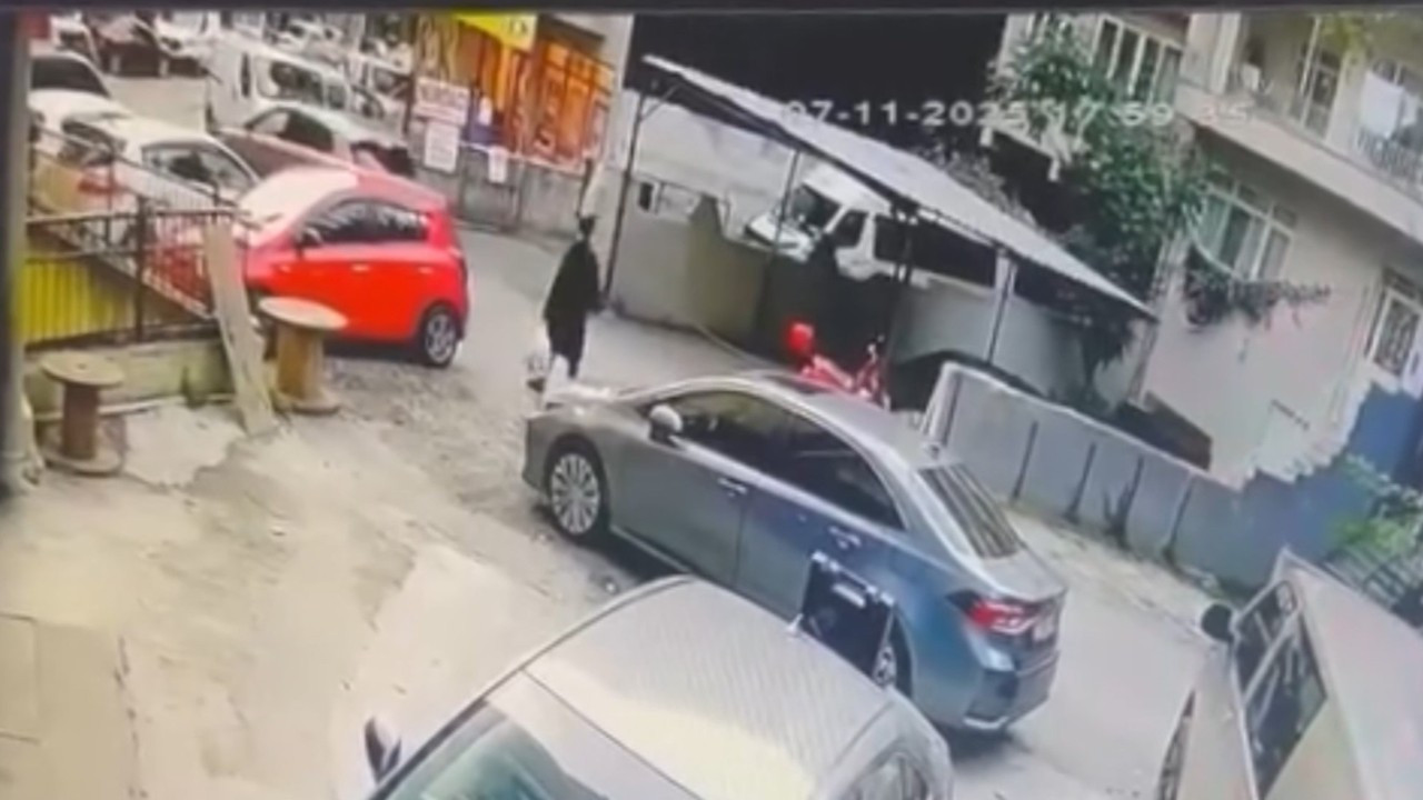 Kağıthane'de minibüs otomobile, otomobil yayaya çarptı: Yanımdaki araç olmasa morgdaydım