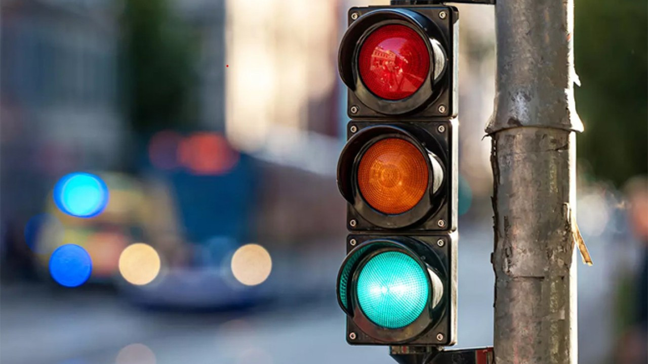 100 yıllık sistem değişecek! Trafiğe dördüncü ışık geliyor