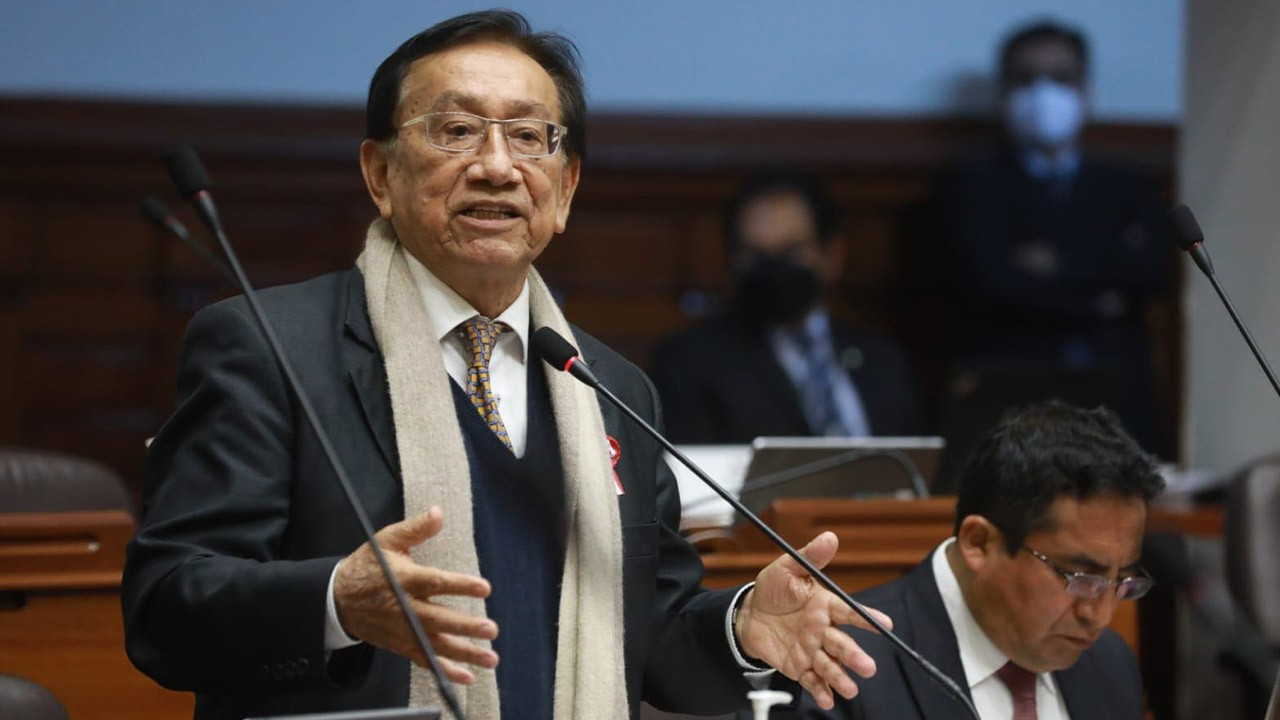 Peru'da Geçici Devlet Başkanı Jose Maria Balcazar oldu