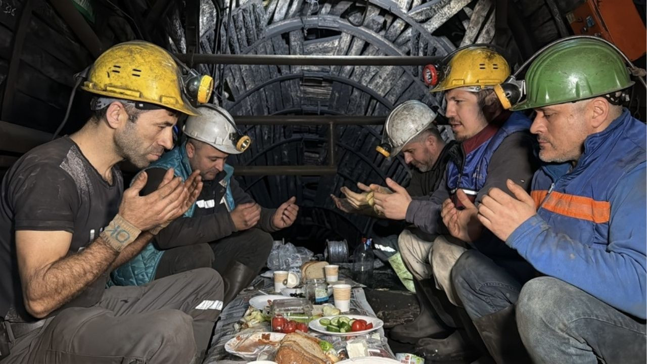 Yerin 120 metre altında ilk sahur: Maden direkleri sofra, kömür karası eller katık oldu