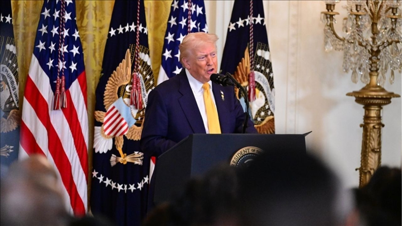 Trump'tan gümrük zaferi ilanı! Ticaret açığının azaldığını duyurdu