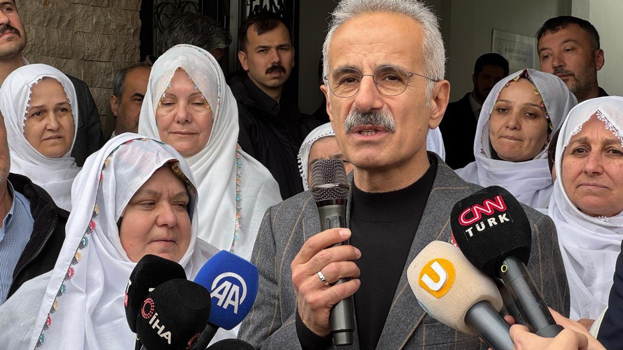 Bakan Uraloğlu Mihalgazi'yi ziyaret etti! Zeynep Güneş'e destek verdi: Ellerine fırsat geçerse neler yapabileceklerini anlatıyorlar