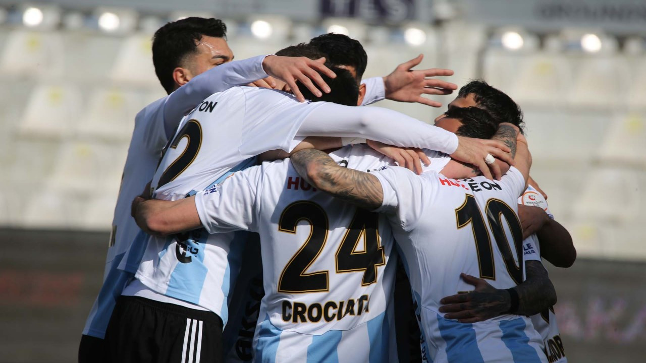 Lider hata yapmadı! Erzurumspor, Serikspor’u farklı yendi!