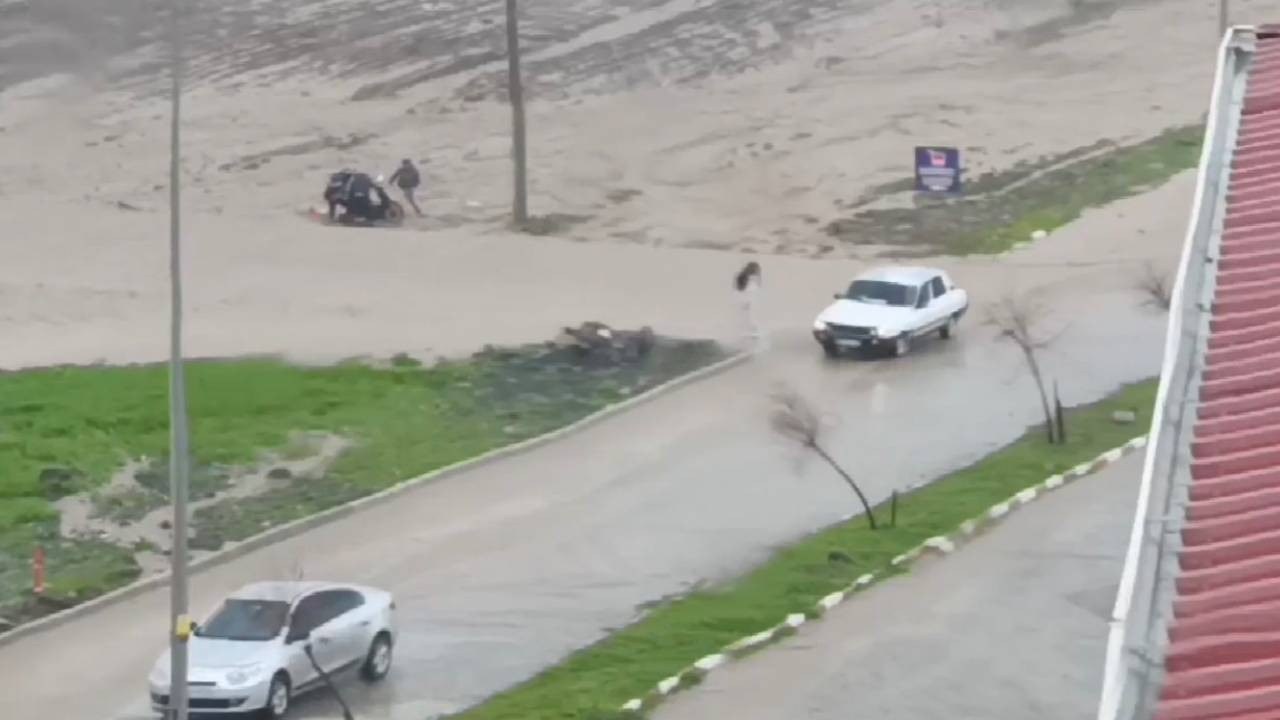 Osmaniye'de sağanak: 20 dakikada göle döndü!