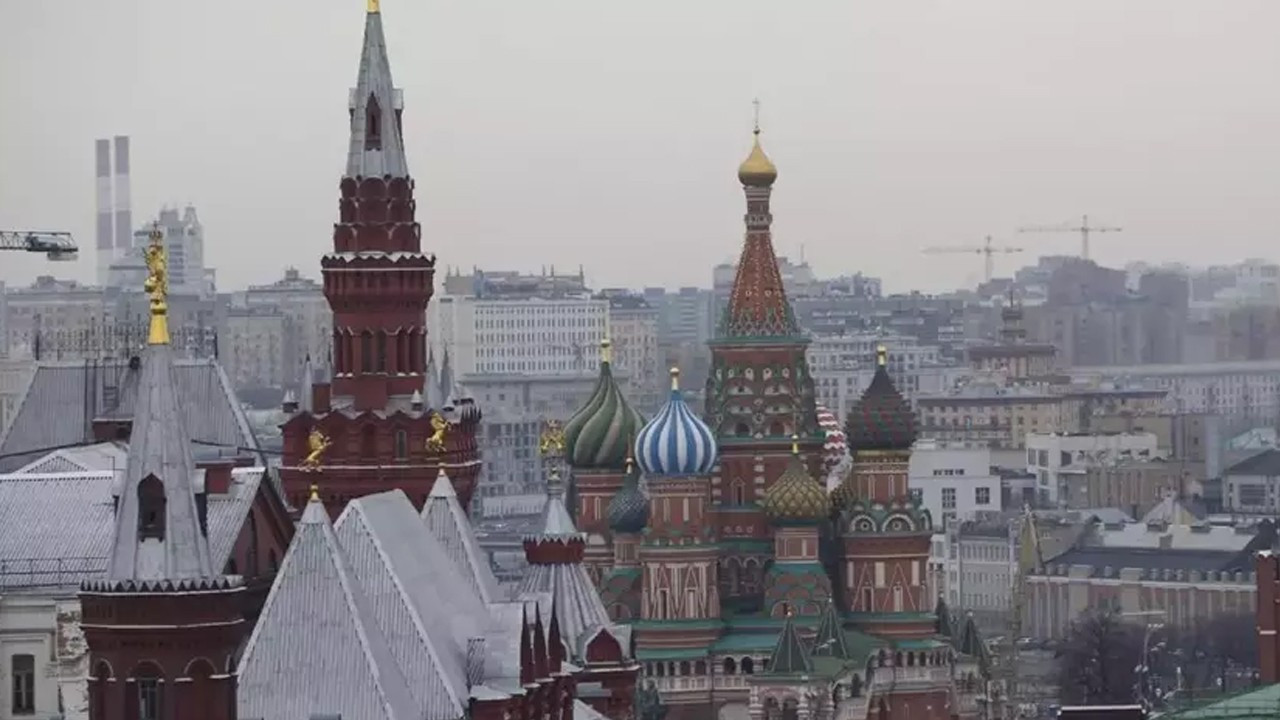 Moskova Havalimanlarında kaos: Ukrayna İHA’ları nedeniyle uçuşlar kısıtlandı