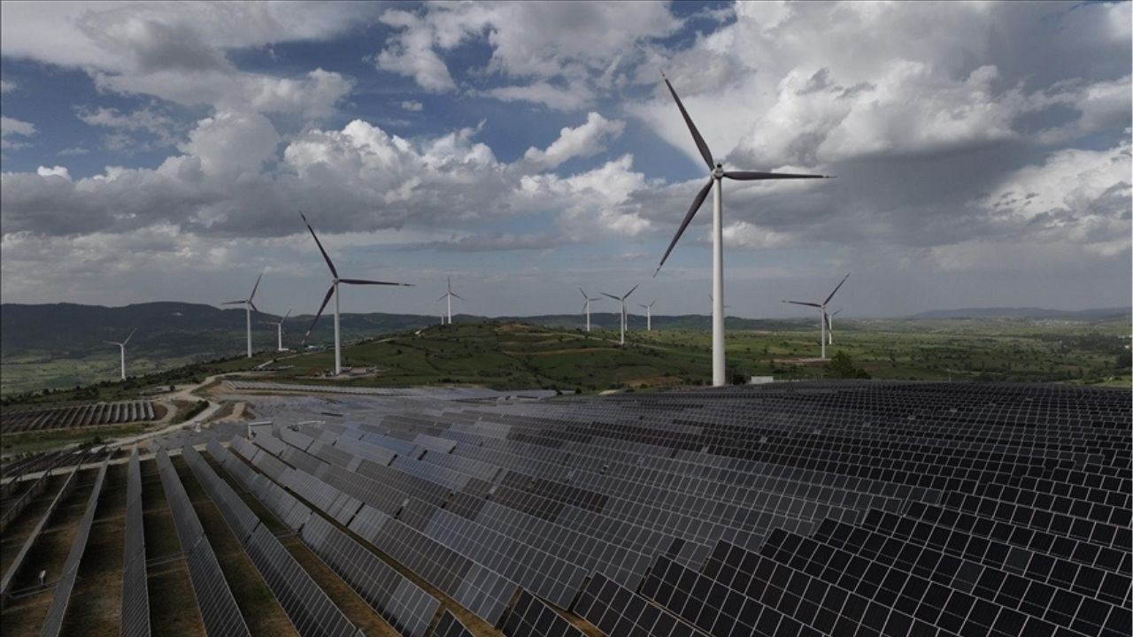 Türkiye enerjide tam bağımsızlık yolunda! Güneş ve rüzgarda 40 bin megavatın üzerine çıktı