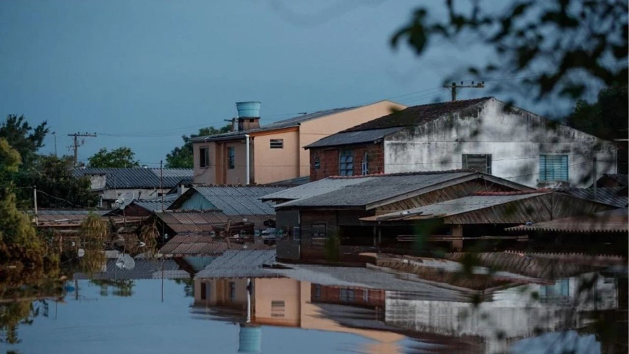 Şiddetli yağış sel felaketine neden oldu: Çok sayıda ölü ve kayıp var
