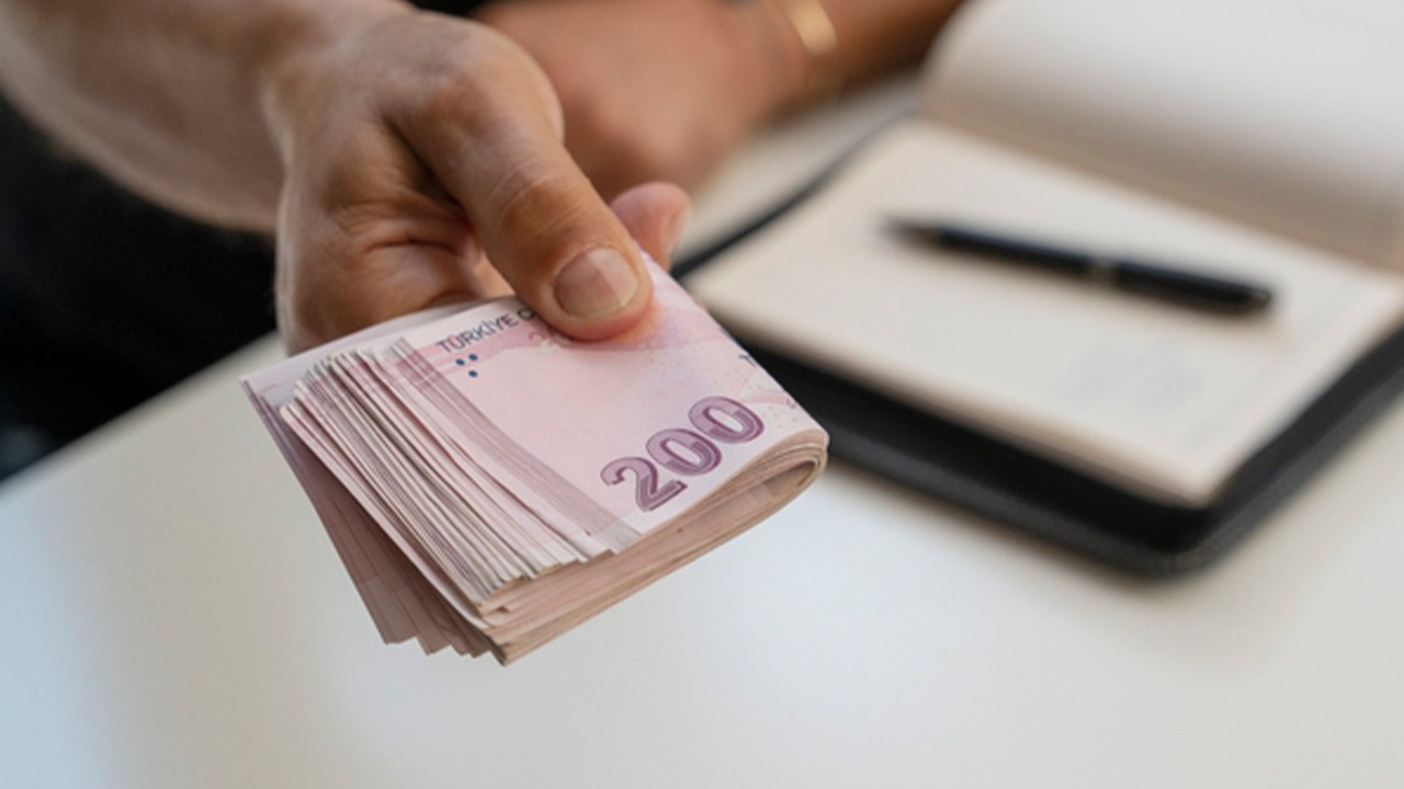 Emekli ikramiyesi faiziyle geri alınacak! Maaşlar bile elden gidebilir