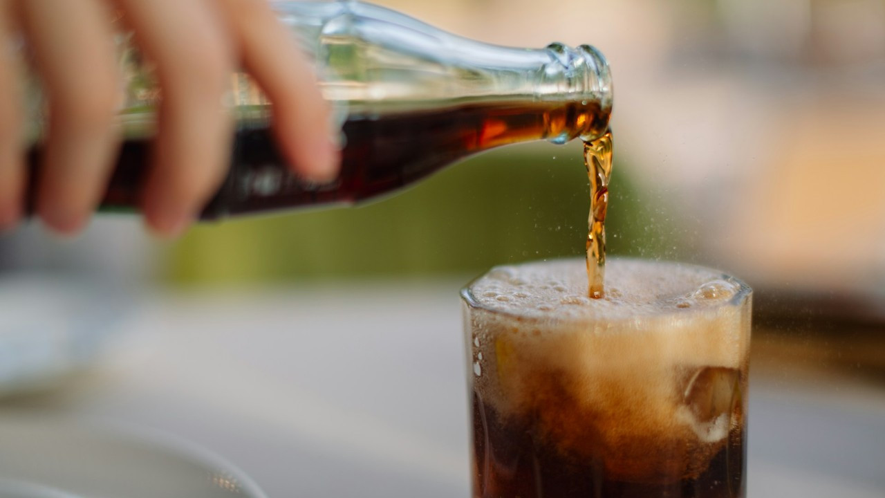 Ramazan’da asitli ve şekerli içeceklere dikkat: Böbreklerinizi riske atmayın