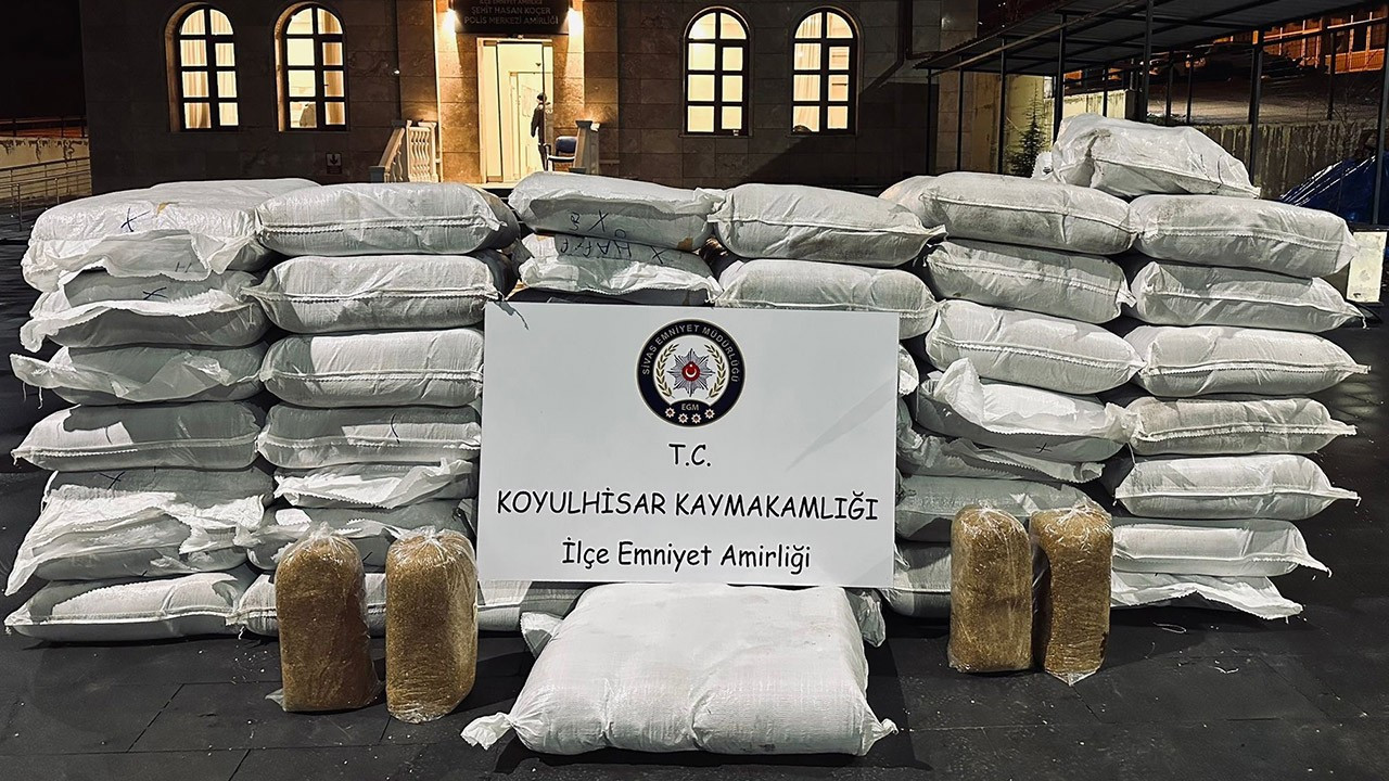 Sivas’ta 1 ton 337 kilo kaçak tütün ele geçirildi