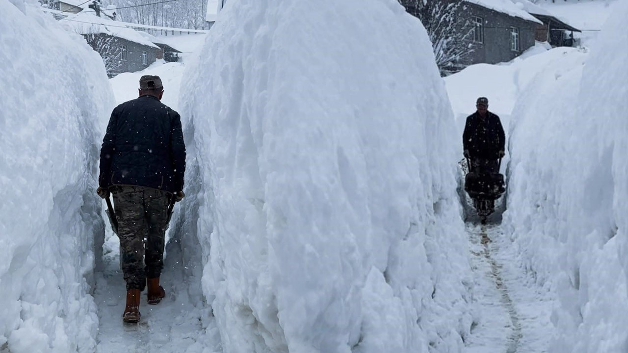 Tunceli'de kar kalınlığı inanılmaz boyutlara ulaştı